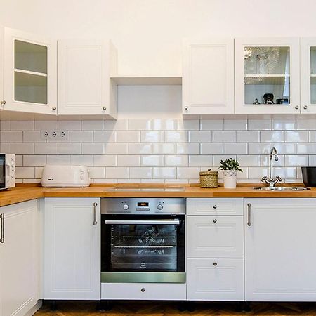Cozy 2 Bedroom Apartment In Terez Boulevard. 부다페스트 외부 사진