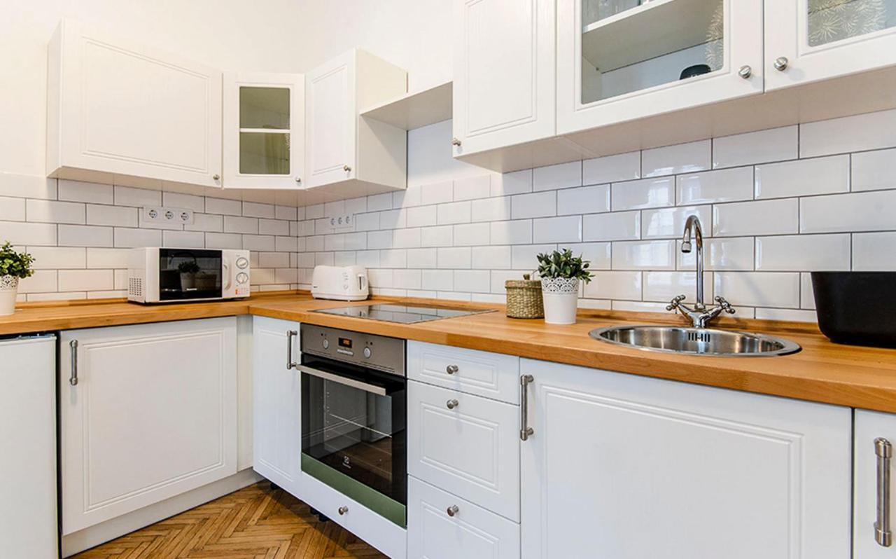 Cozy 2 Bedroom Apartment In Terez Boulevard. 부다페스트 외부 사진