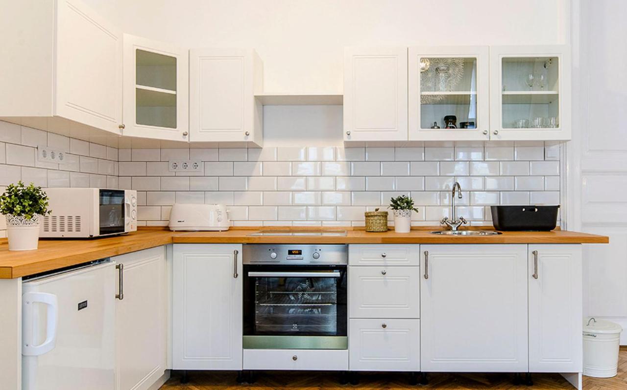 Cozy 2 Bedroom Apartment In Terez Boulevard. 부다페스트 외부 사진