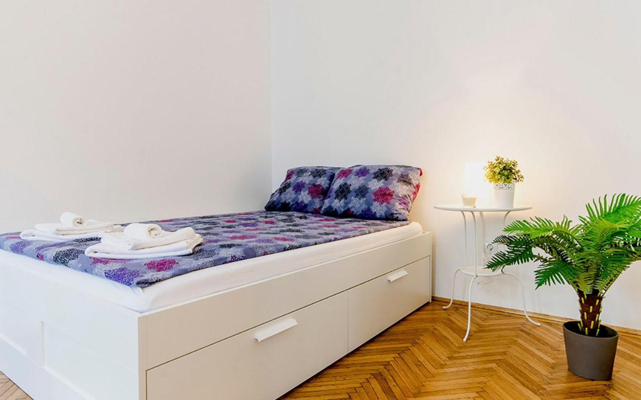 Cozy 2 Bedroom Apartment In Terez Boulevard. 부다페스트 외부 사진